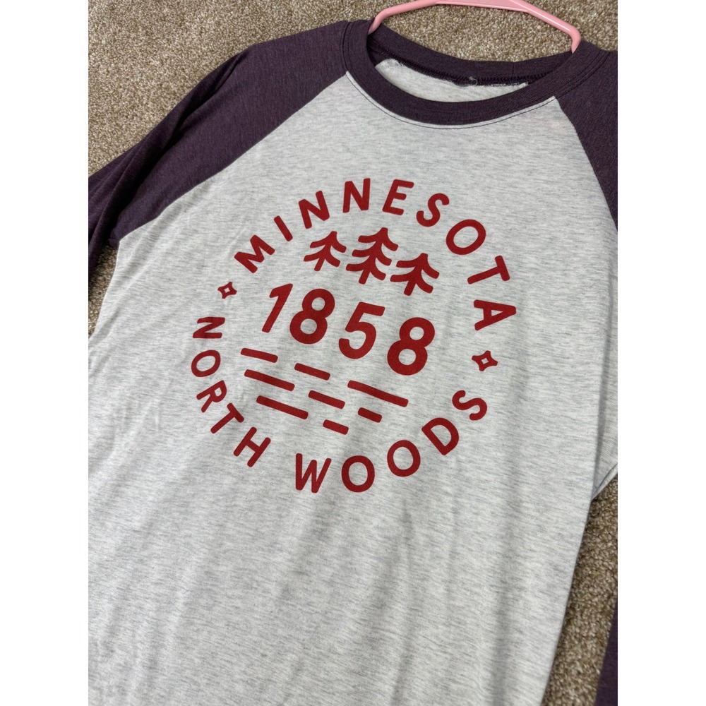 Minnesota North Woods 1858 Raglan Tee Gray Purple Womens Small Cabin‎ Outdoors